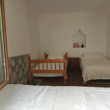 Kulla E Lulash Keqit Pensión 3*