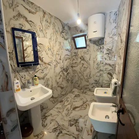 بيت ضيافة Kulla E Lulash Keqit ثيث