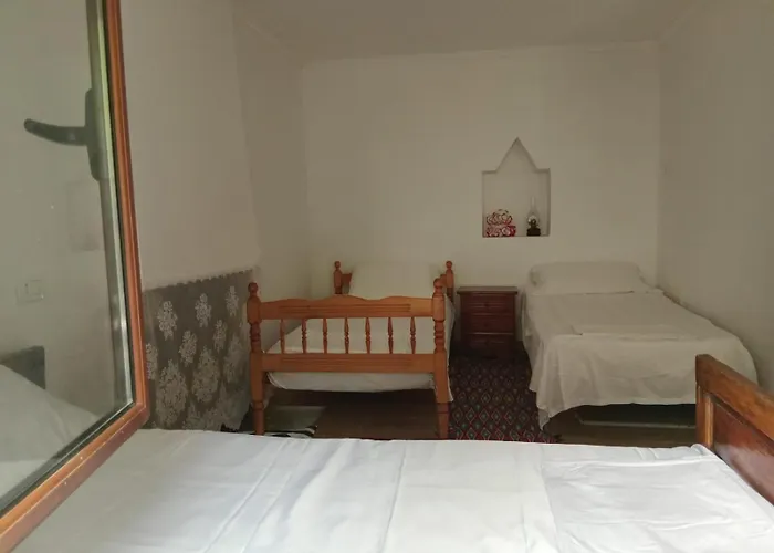 Kulla E Lulash Keqit Pensión 3*