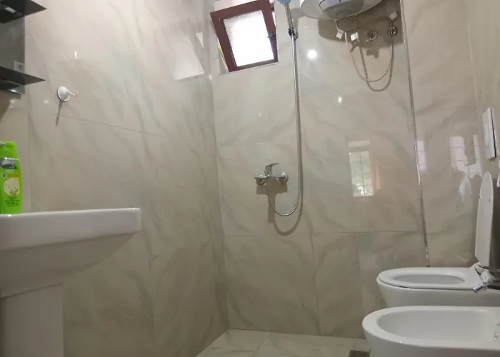 Kulla E Lulash Keqit Pensión Theth