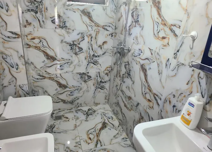 Kulla E Lulash Keqit Gasthof Theth