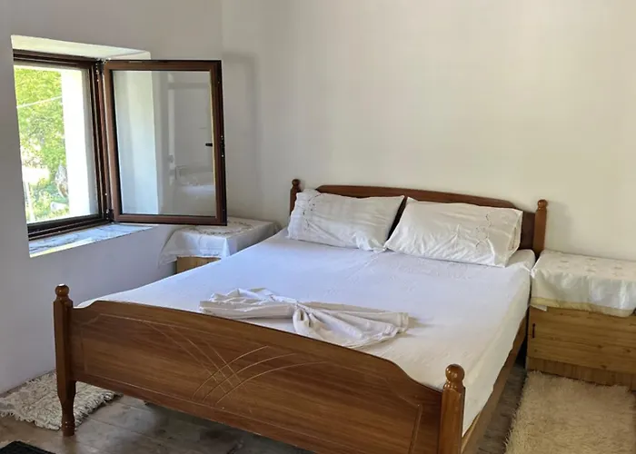 Pensión Kulla E Lulash Keqit 3*