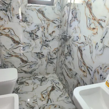 Kulla E Lulash Keqit Gasthuis Theth