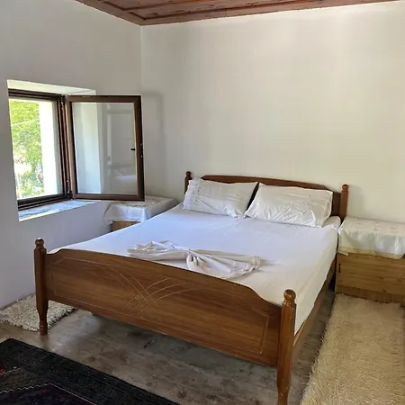 Guest house Kulla E Lulash Keqit 3*